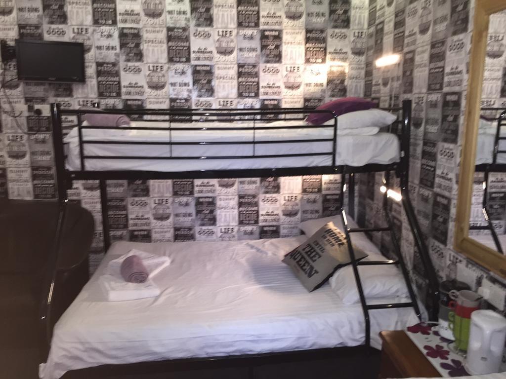 Bradleys Guest house 2*
