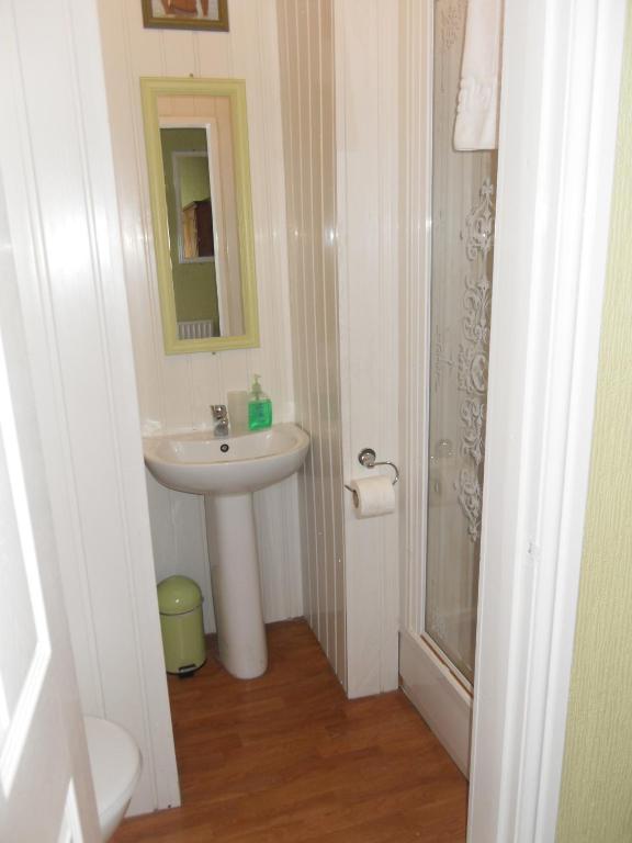 Bradleys Guest house 2*