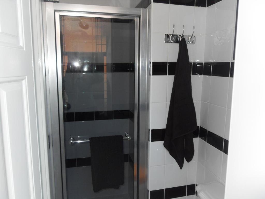 Bradleys Guest house 2*